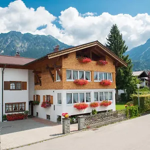 Landhaus Mayer Apartahotel